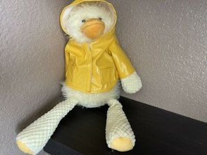 SCENTSY BUDDY WELLINGTON DUCK RAINCOAT YELLOW PLUSH Fuzzy Chick